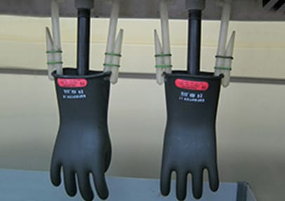 Essai diélectrique sur gants, mitaines et manchettes isolantes